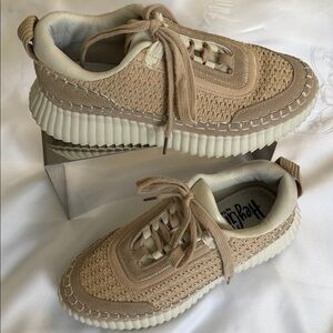 Hey girl, adventure sneakers available in a size 7